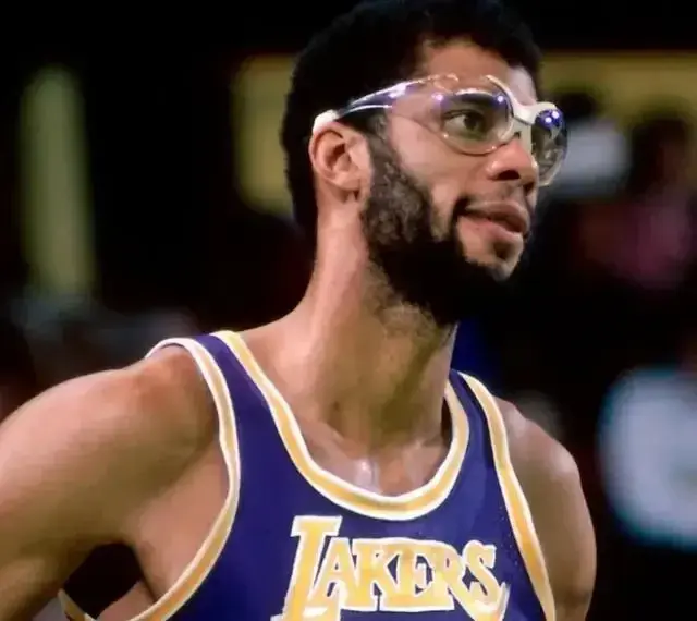 VP, 尔受伤临危, 他在联盟中