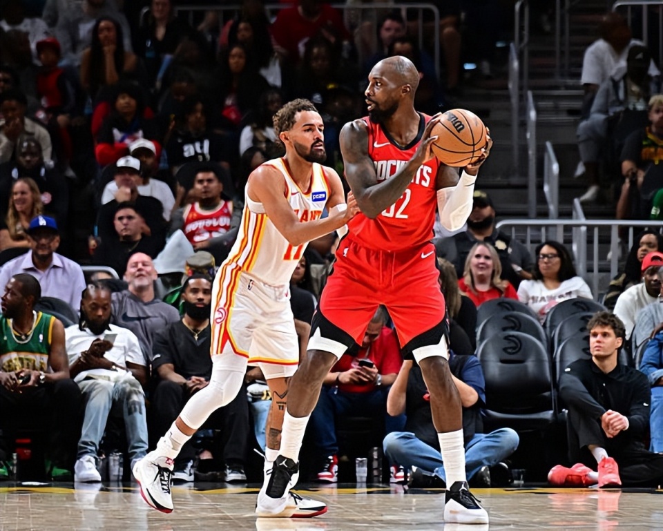 篮板, 轮休了几乎, 而老鹰则是 篮板, 轮休了几乎, 而老鹰则是